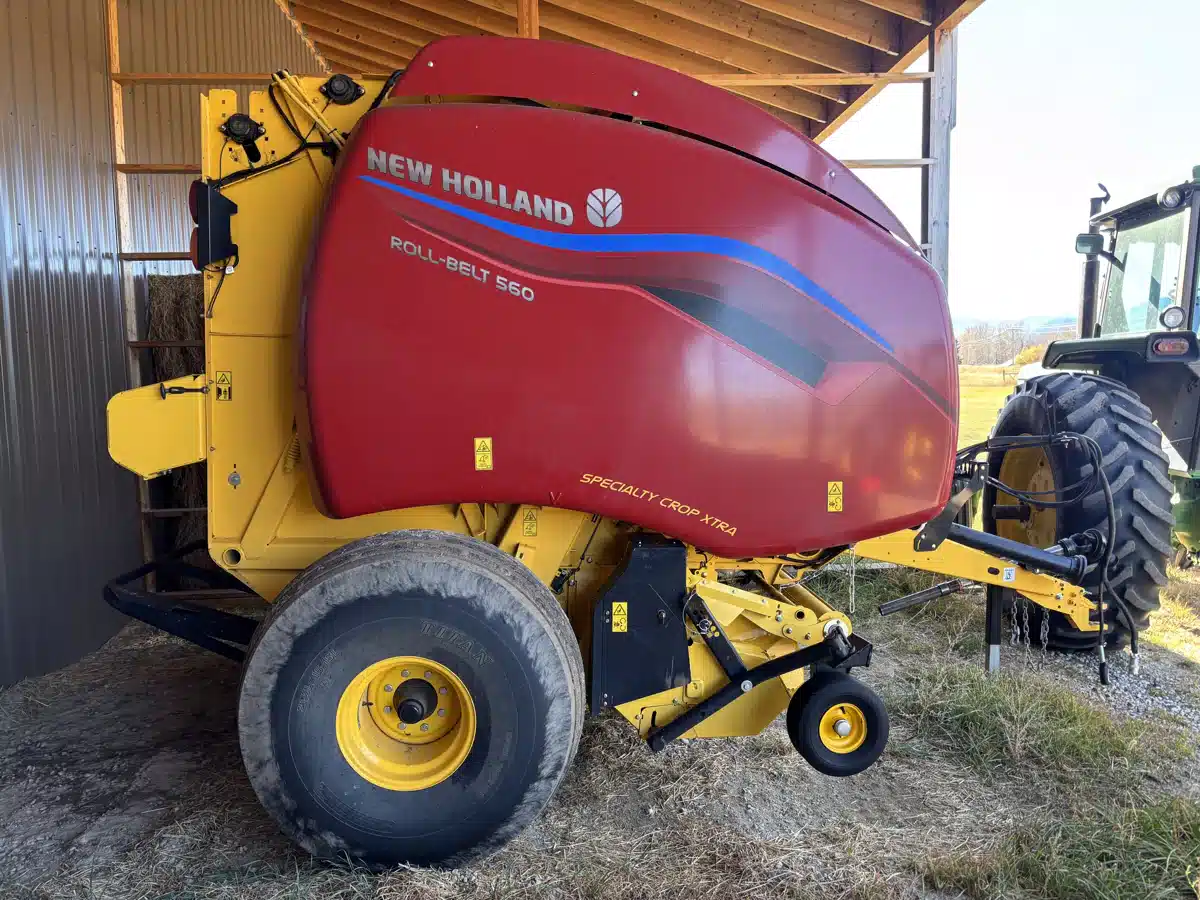 Gallery image 2 for 2023 New Holland ROLL-BELT 560 Round Baler