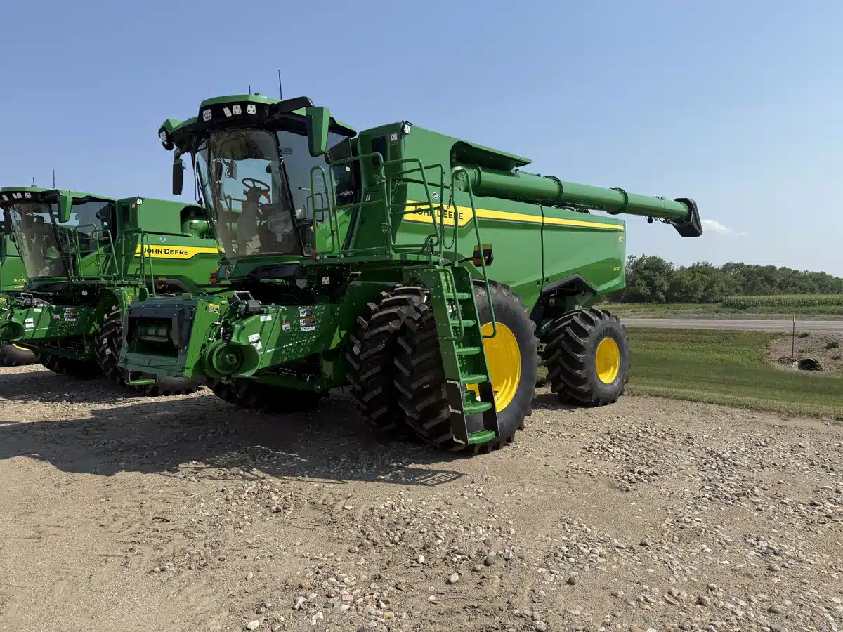 Gallery image 2 for 2026 John Deere S7 800 Combine