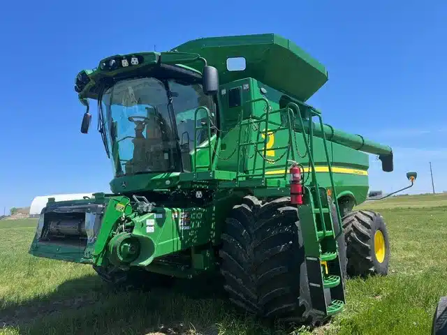 Gallery image 2 for 2022 John Deere S780 Combine