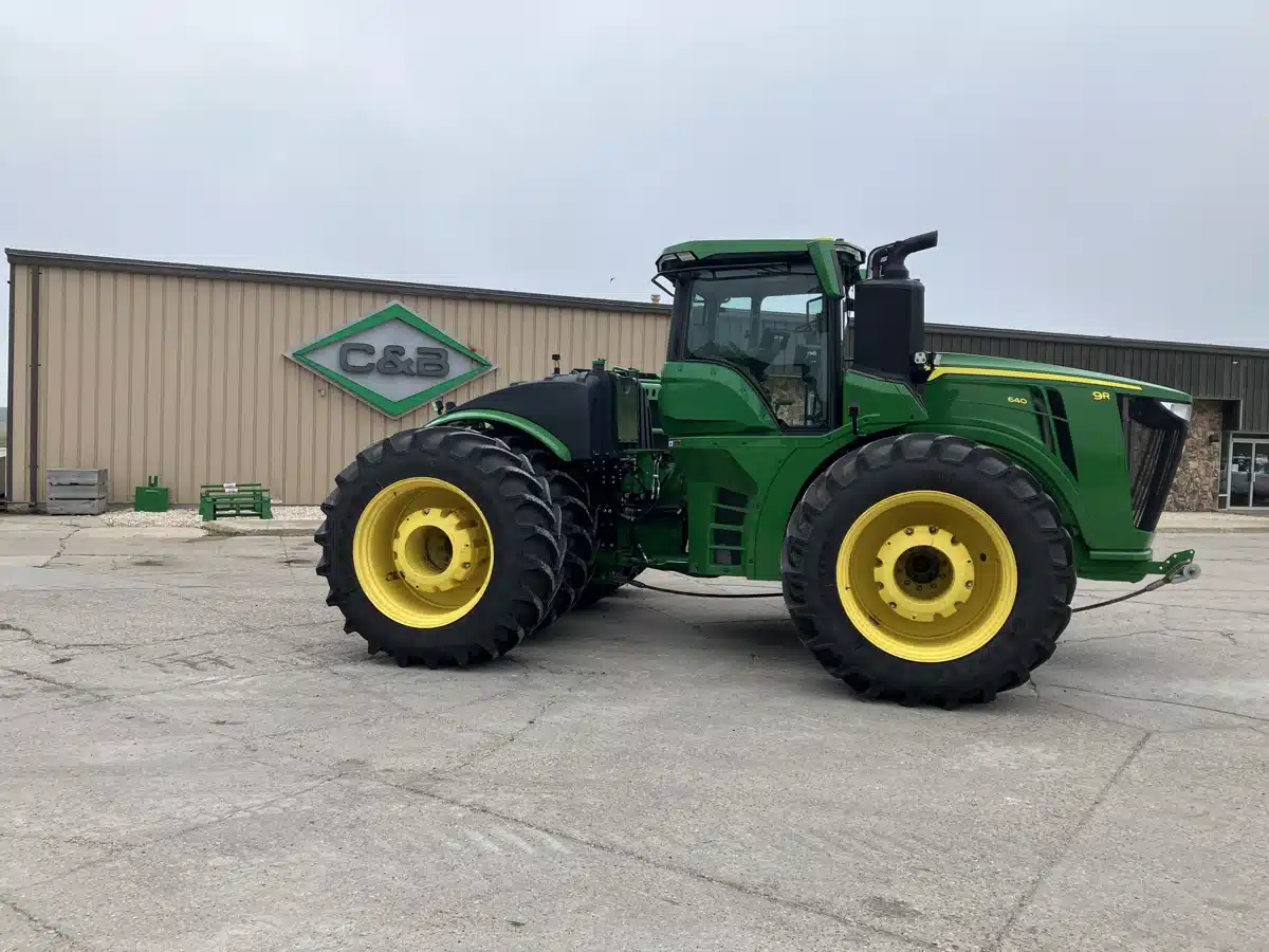 Photo de la Galerie 1 pour 2023 John Deere 9R 640 Tracteur