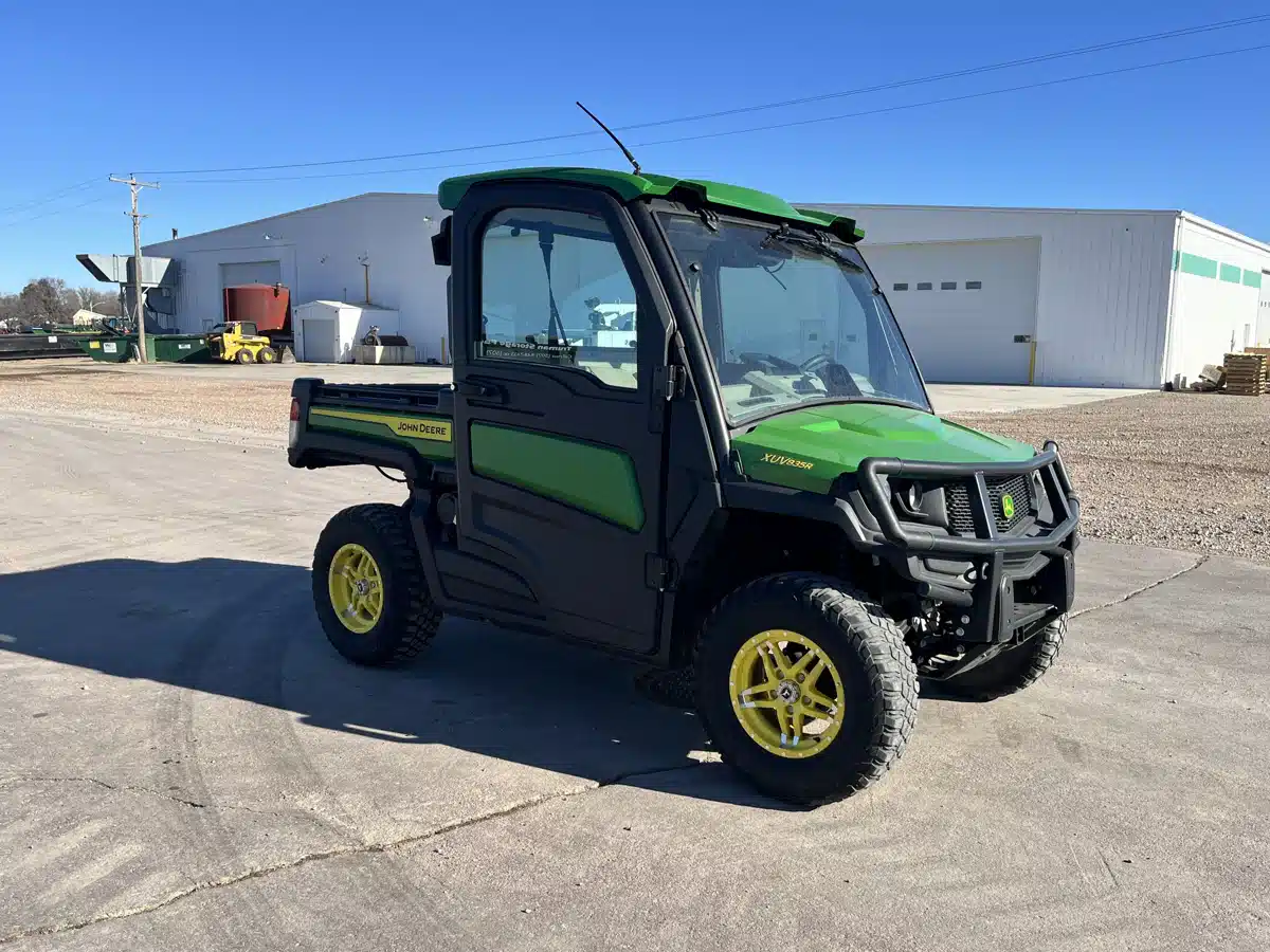 Photo de la Galerie 1 pour 2021 John Deere XUV 835R Véhicule utilitaire