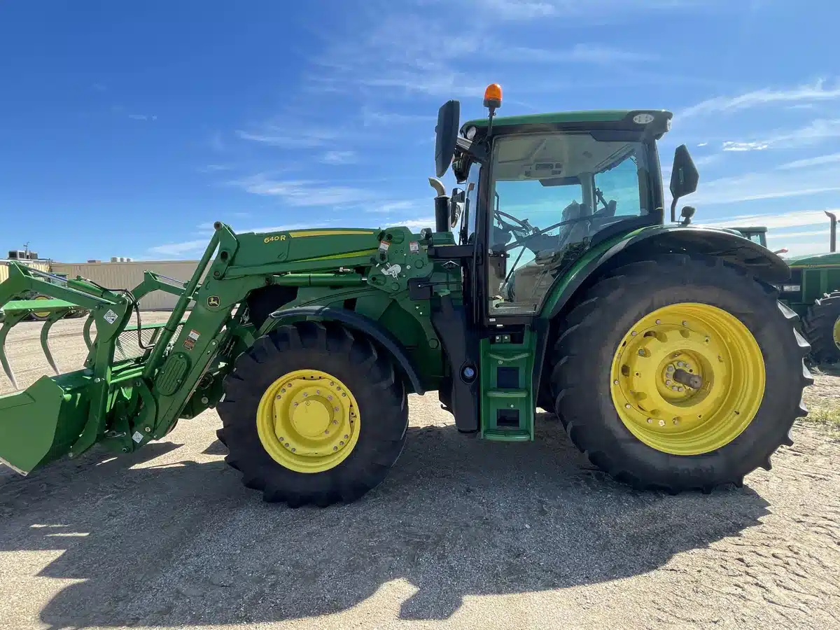 Photo de la Galerie 2 pour 2024 John Deere 6R 165 Tracteur
