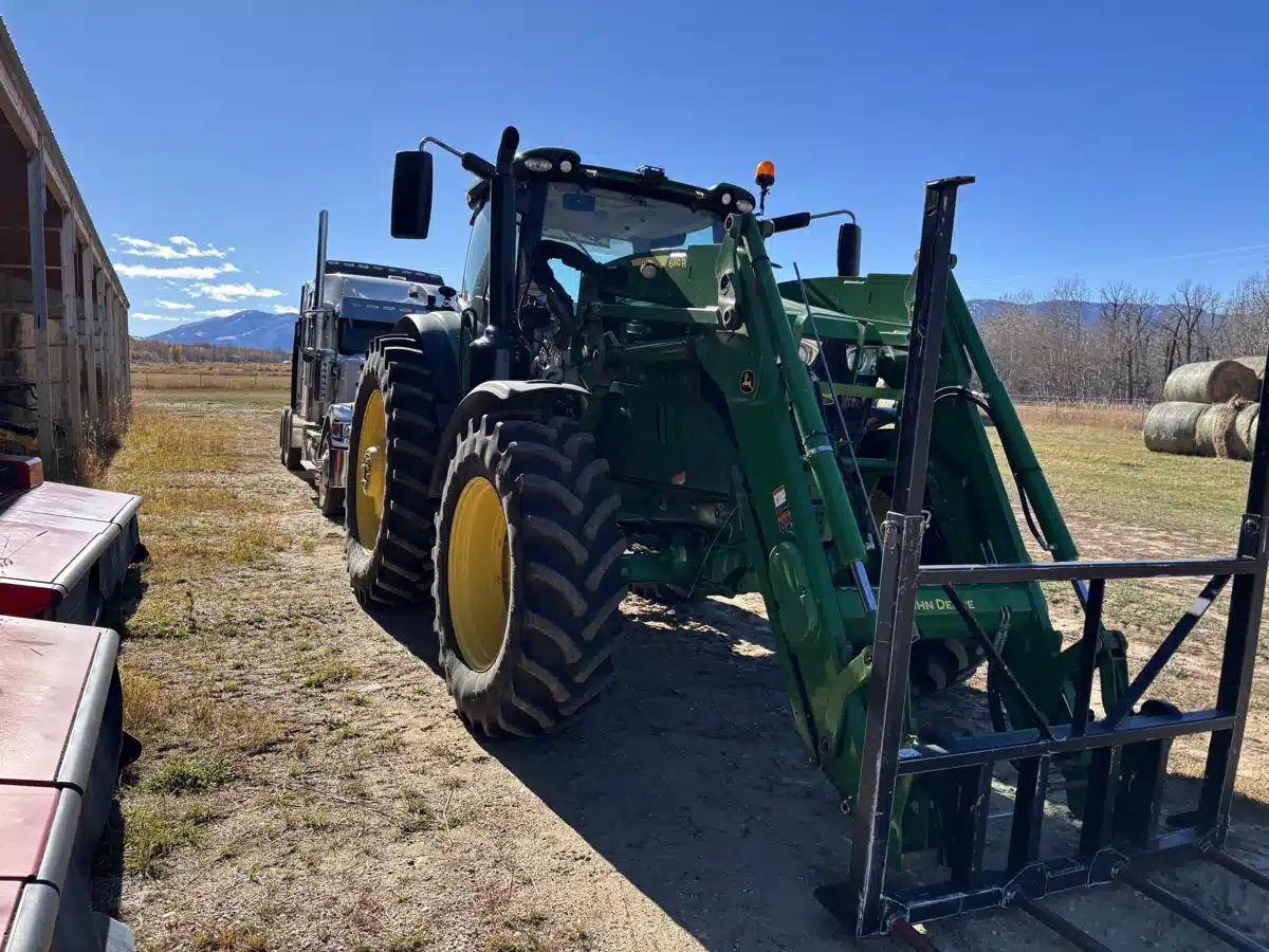 Gallery image 1 for 2018 John Deere 6215R Tractor