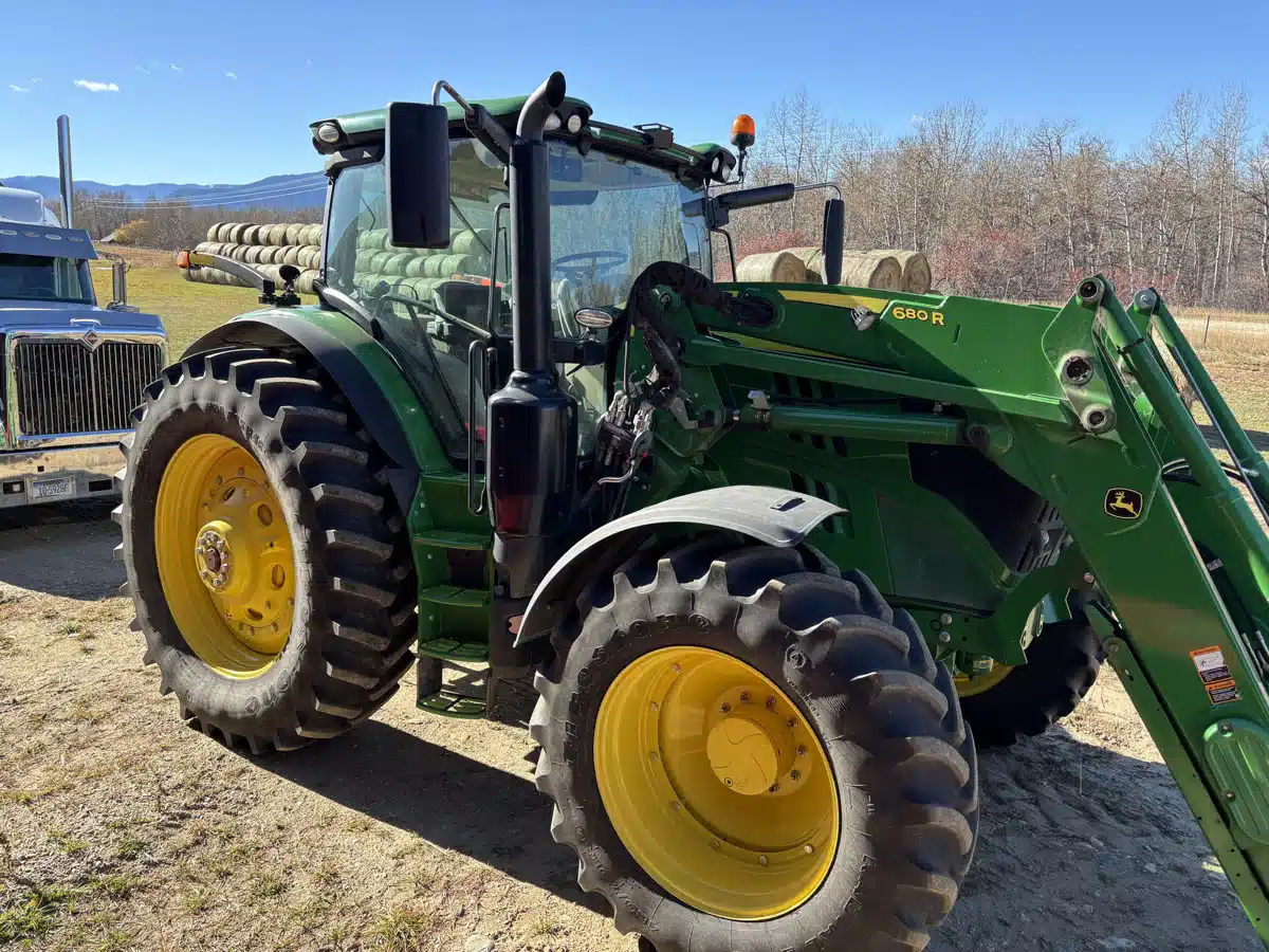 Gallery image 2 for 2018 John Deere 6215R Tractor