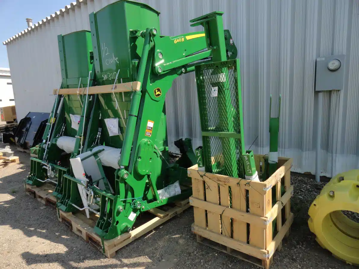 Gallery image 1 for 2026 John Deere 640R Front End Loader