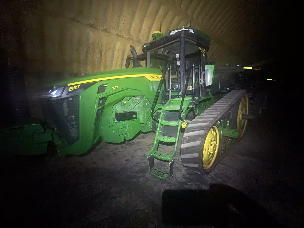 Gallery image 1 for 2021 John Deere 8RT 370 Tractor
