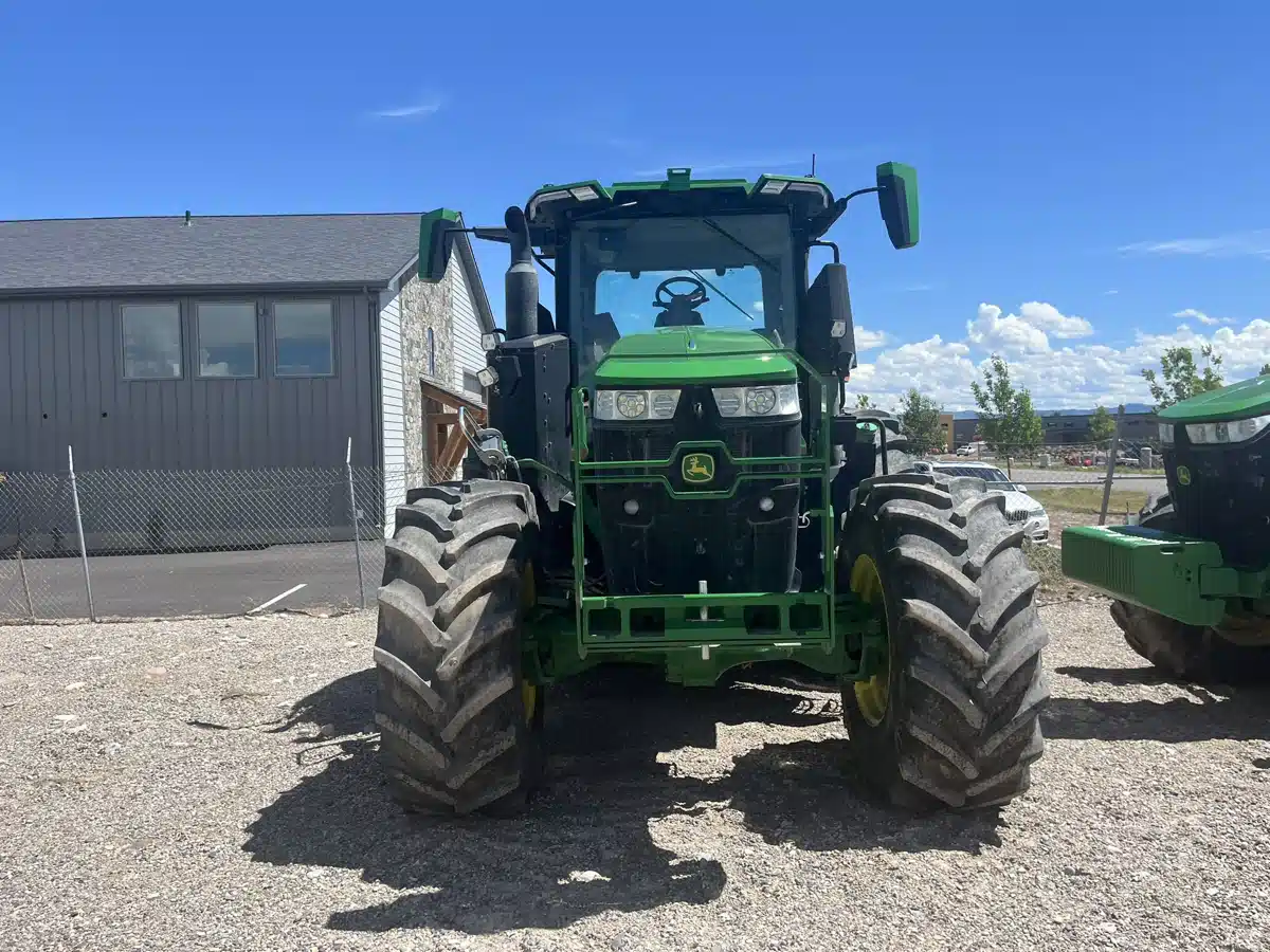 Photo de la Galerie 2 pour 2023 John Deere 7R 230 Tracteur