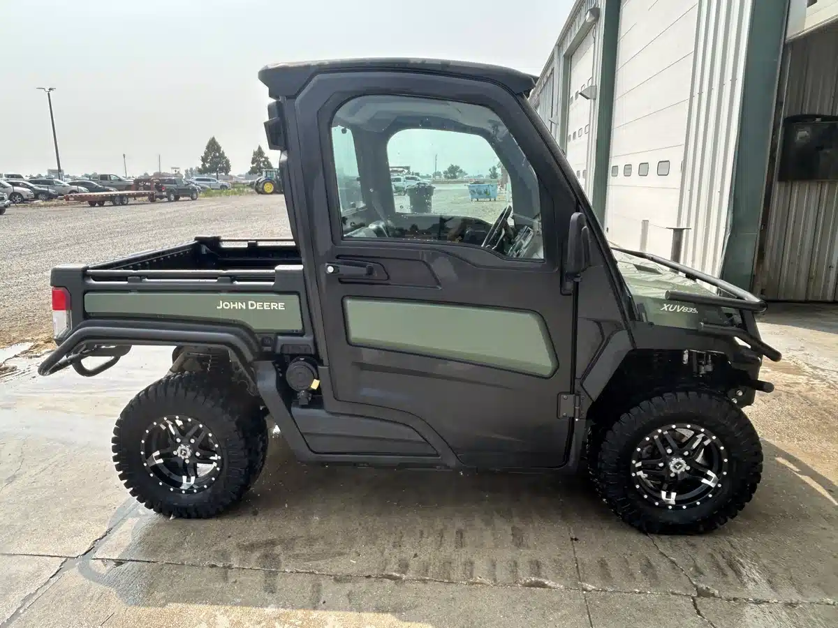 Photo de la Galerie 2 pour 2024 John Deere XUV 835M Véhicule utilitaire
