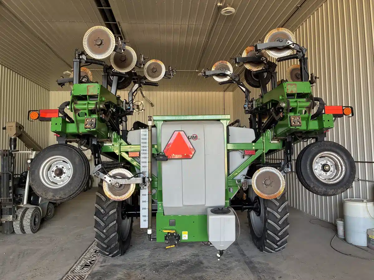 Gallery image 2 for 2017 Unverferth NUTRIMAX 1800 Anhydrous Applicator