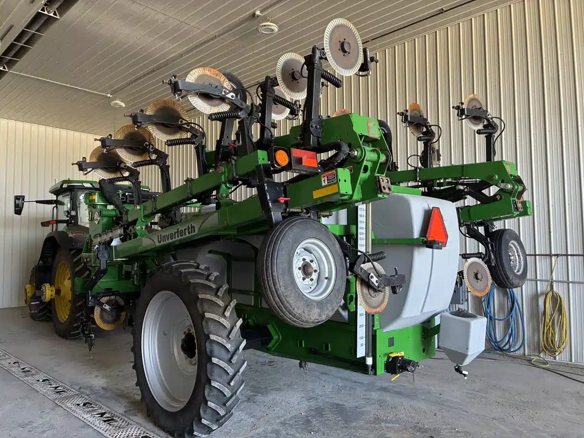 Gallery image 1 for 2017 Unverferth NUTRIMAX 1800 Anhydrous Applicator