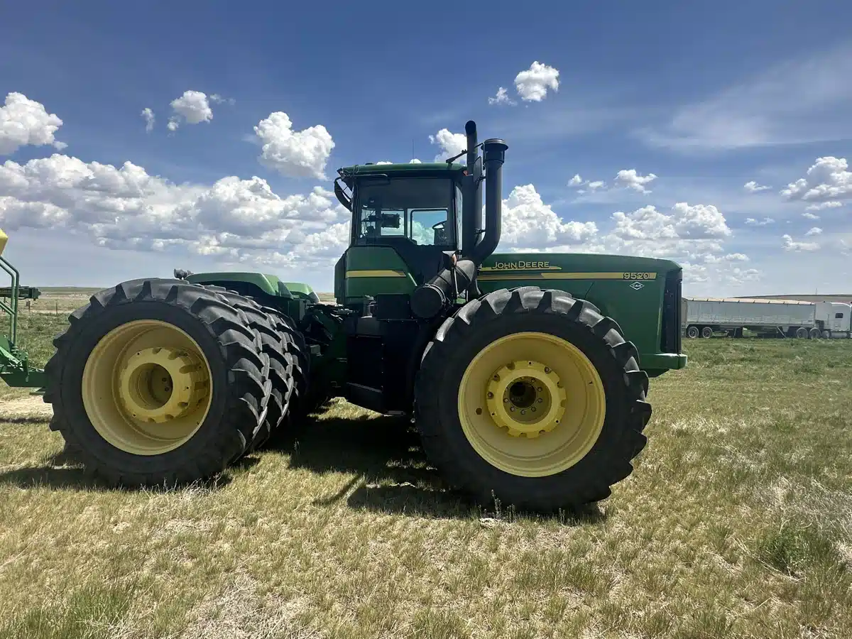Gallery image 2 for 2006 John Deere 9520 Tractor