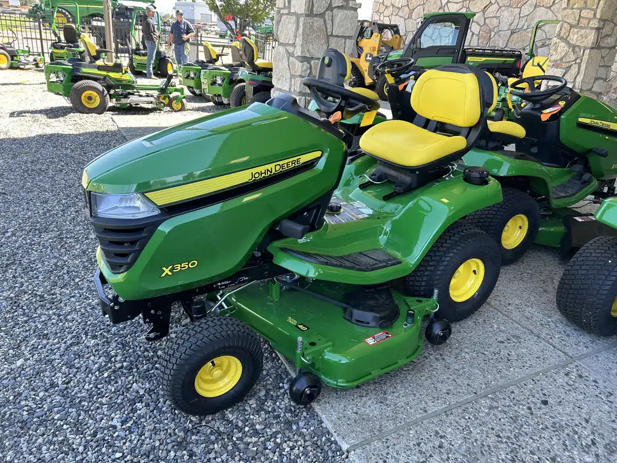 Photo de la Galerie 1 pour 2026 John Deere X350 Tracteur à pelouse