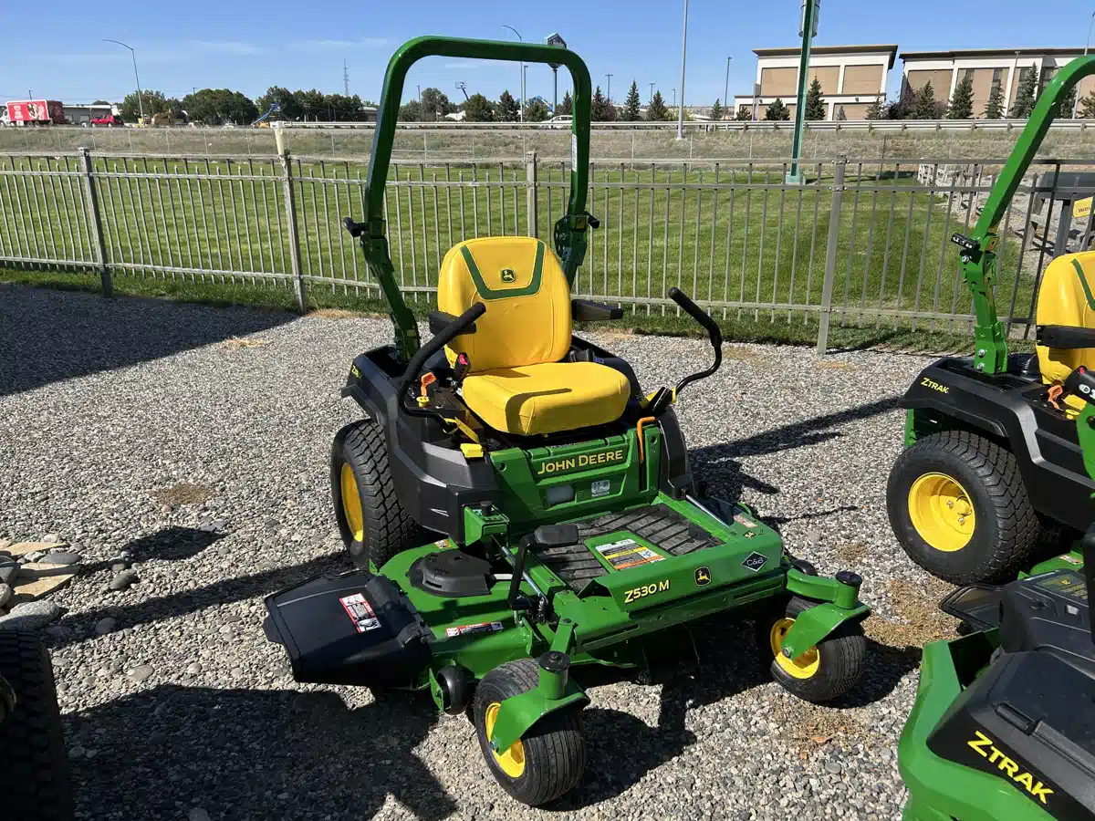 Photo de la Galerie 1 pour 2026 John Deere Z530M Tondeuse à rayon de braquage zéro