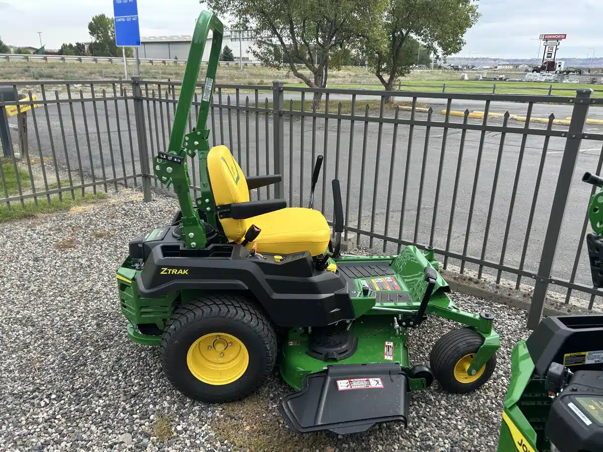 Gallery image 2 for 2026 John Deere Z530M Mower - Zero Turn