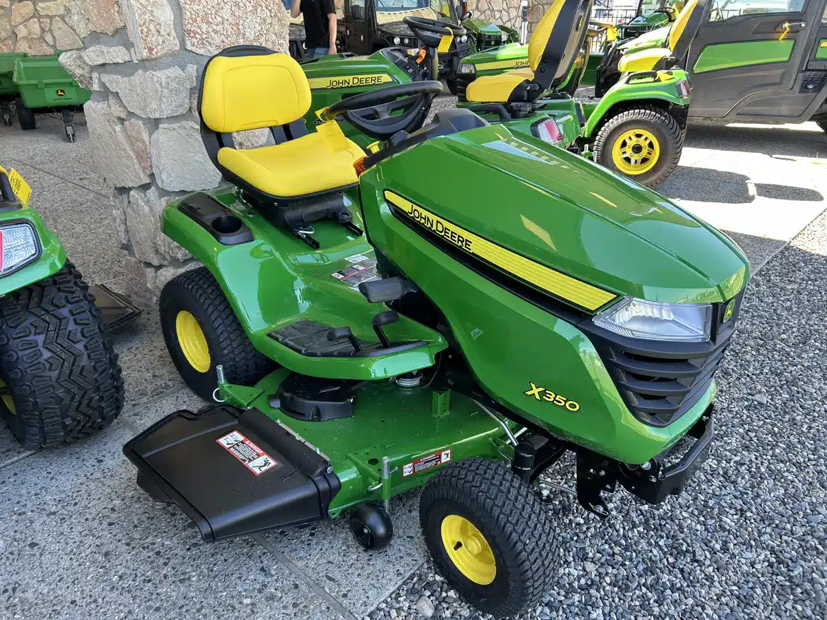 Photo de la Galerie 2 pour 2026 John Deere X350 Tracteur à pelouse