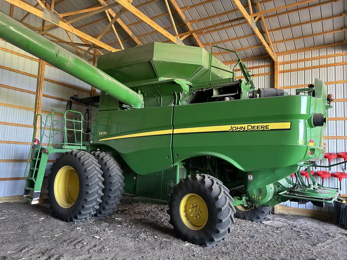 Photo de la Galerie 2 pour 2013 John Deere S670 Batteuse
