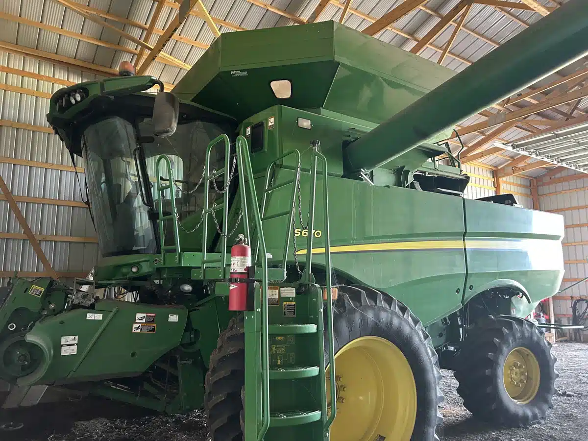 Photo de la Galerie 1 pour 2013 John Deere S670 Batteuse