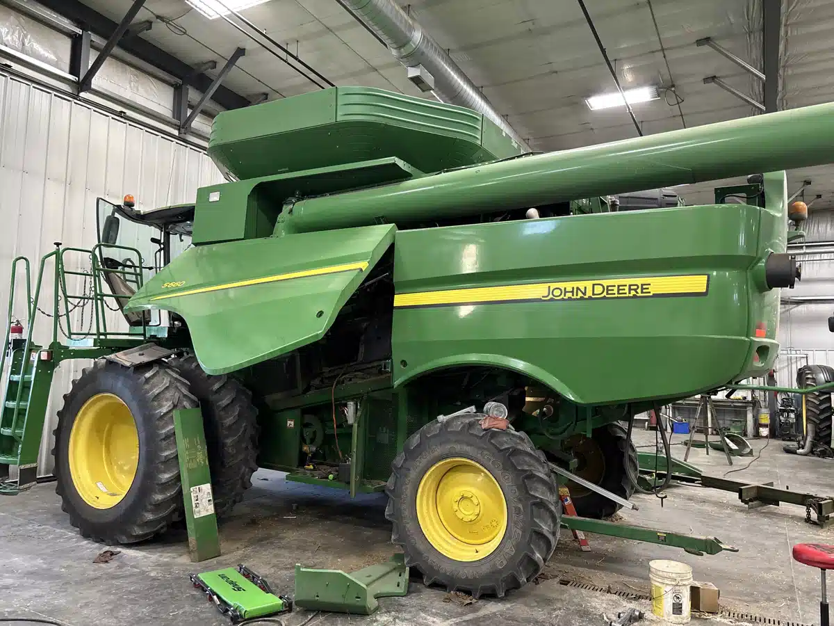 Gallery image 2 for 2012 John Deere S660 Combine