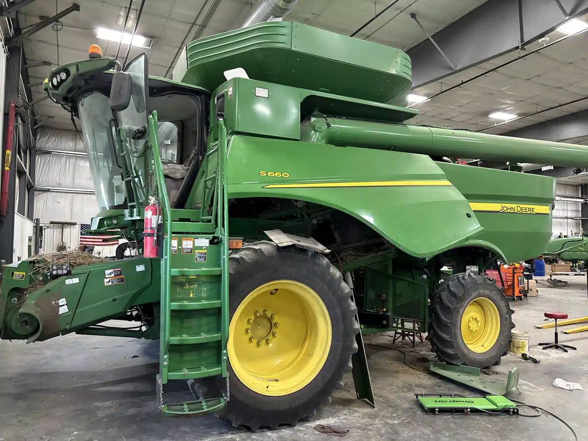 Gallery image 1 for 2012 John Deere S660 Combine