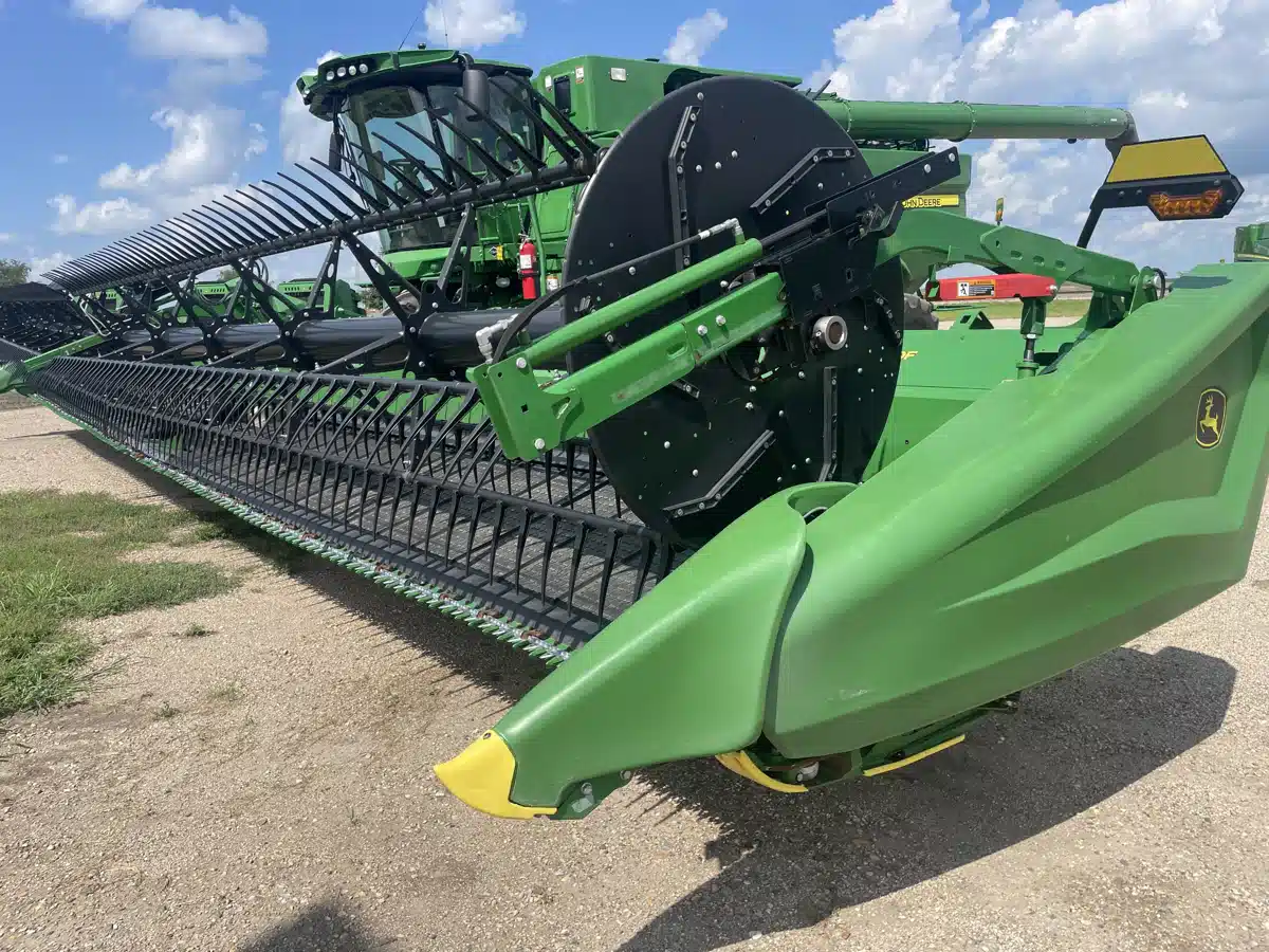 Gallery image 1 for 2022 John Deere HD50F Header - Flex Draper