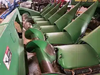 Photo de la Galerie 1 pour 2010 John Deere 608C Nez - Maïs