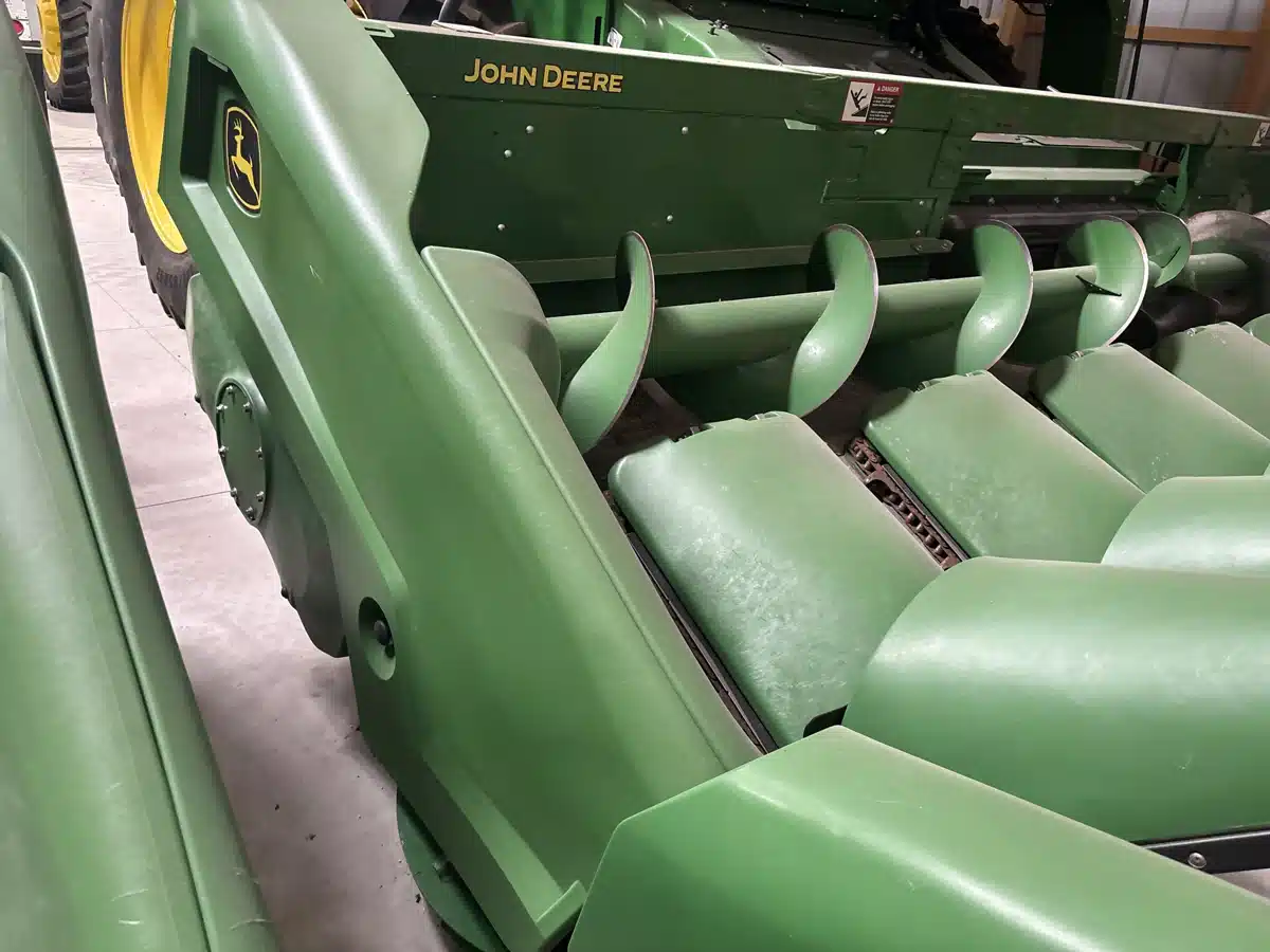 Photo de la Galerie 2 pour 2025 John Deere CR 8 Nez - Maïs