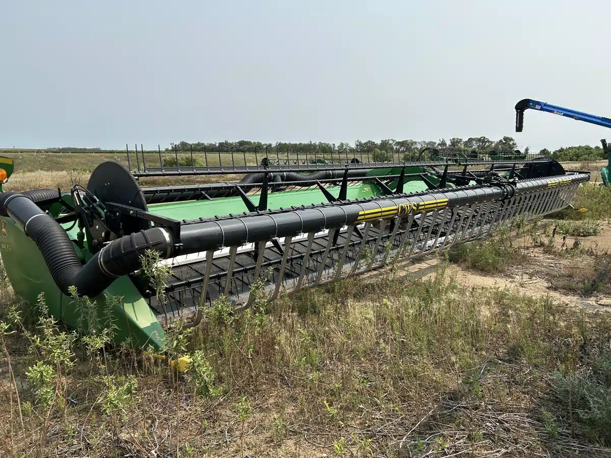 Gallery image 1 for 2013 John Deere 640FD Header - Draper