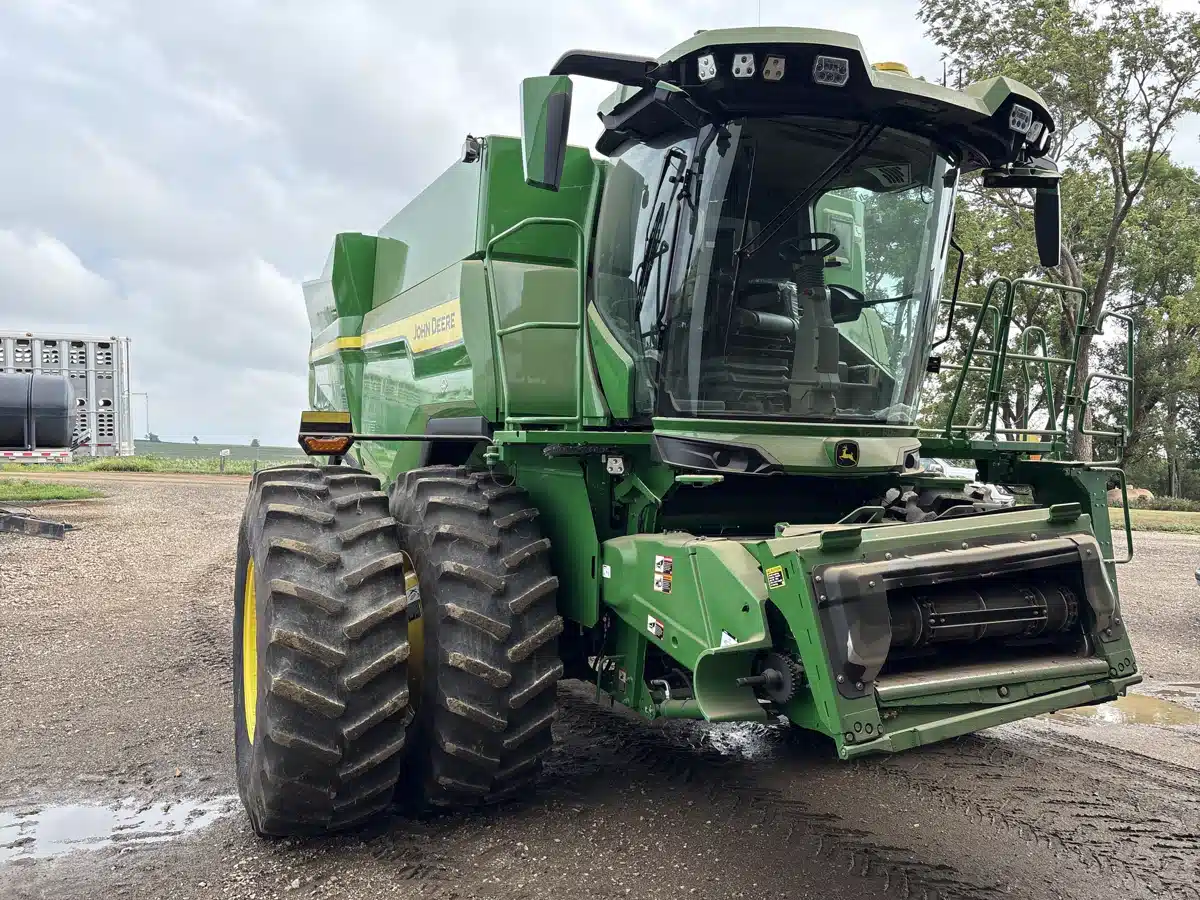 Gallery image 2 for 2025 John Deere S7 700 Combine