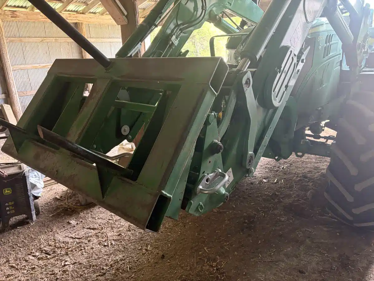 Gallery image 1 for 2022 John Deere 620R Front End Loader