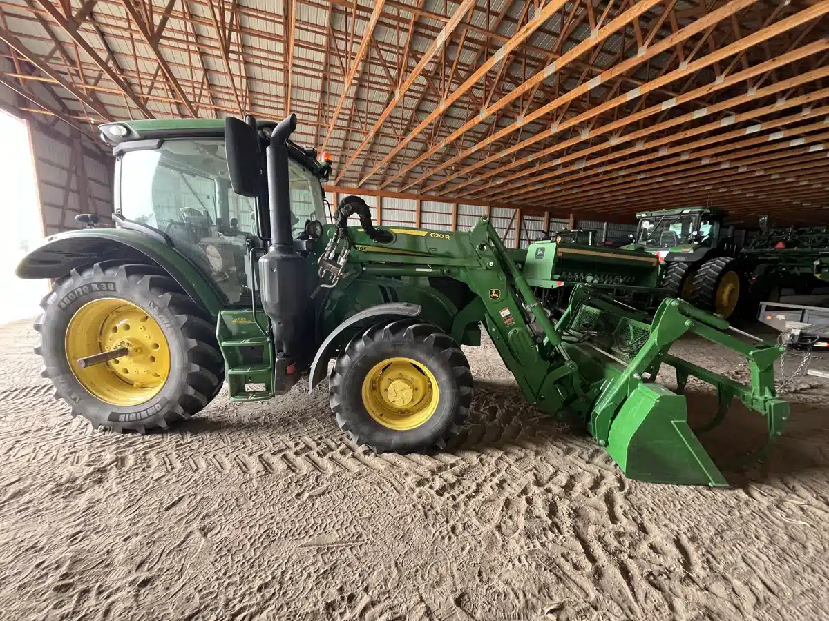 Photo de la Galerie 1 pour 2016 John Deere 6130R Tracteur