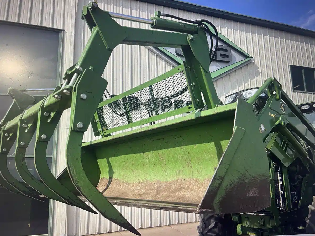 Photo de la Galerie 1 pour John Deere 96" Bucket with Grapple Tracteur
