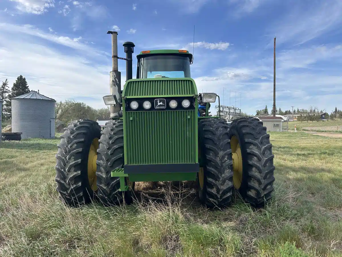 Gallery image 2 for 1996 John Deere 8770 Tractor