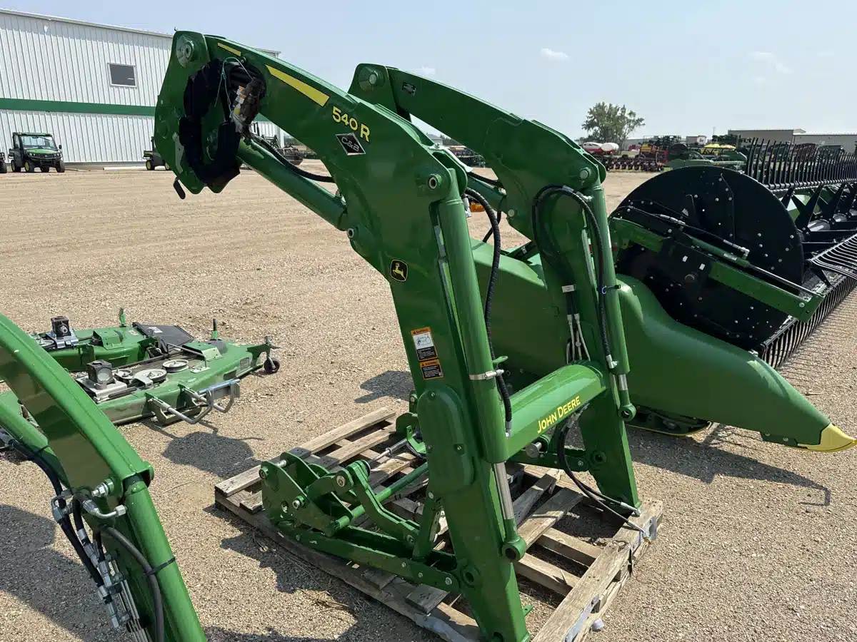 Gallery image 2 for 2022 John Deere 540R Front End Loader