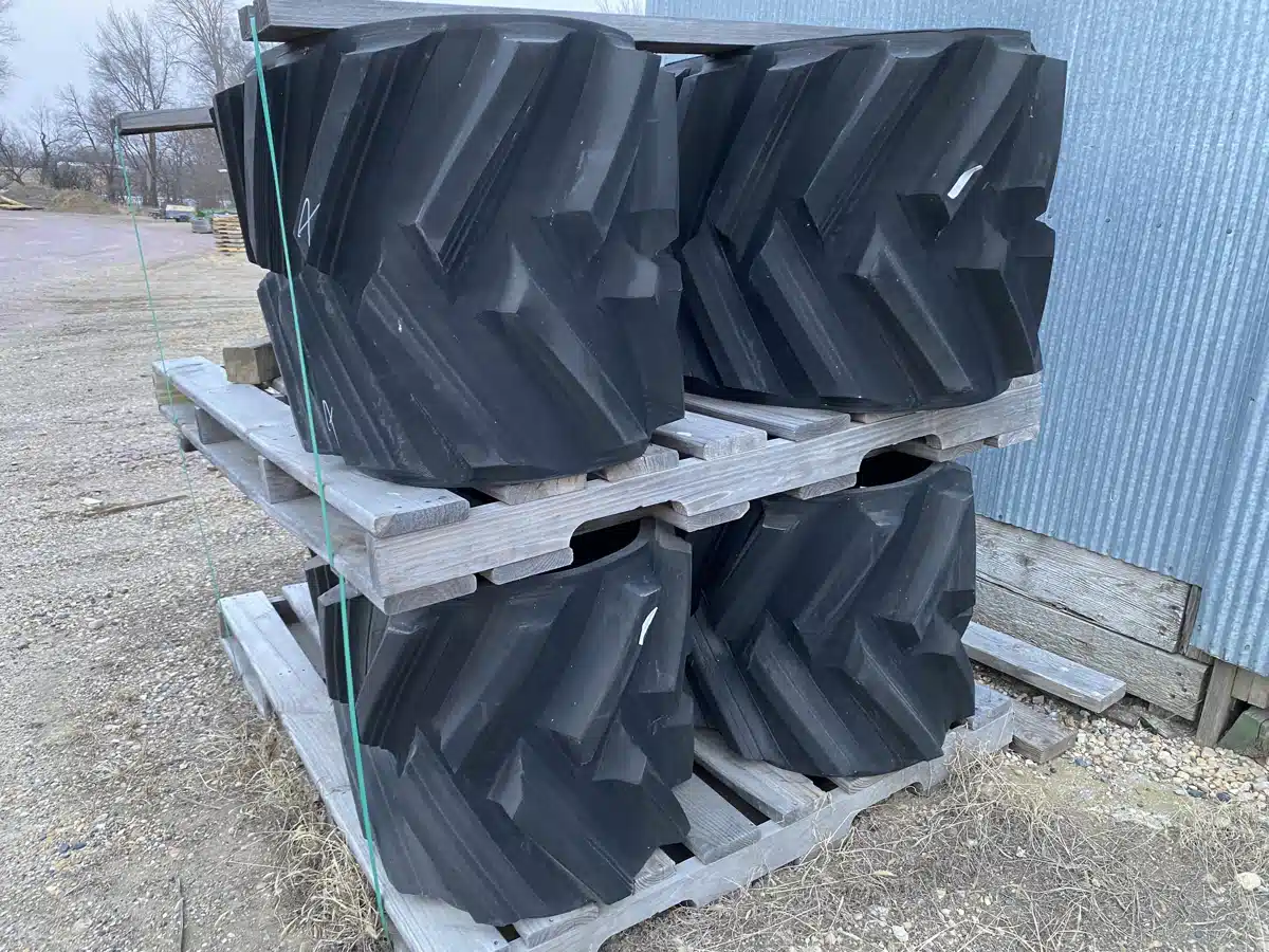 Gallery image 2 for 2023 Camso 24" Yieldmaster Tracks Tires