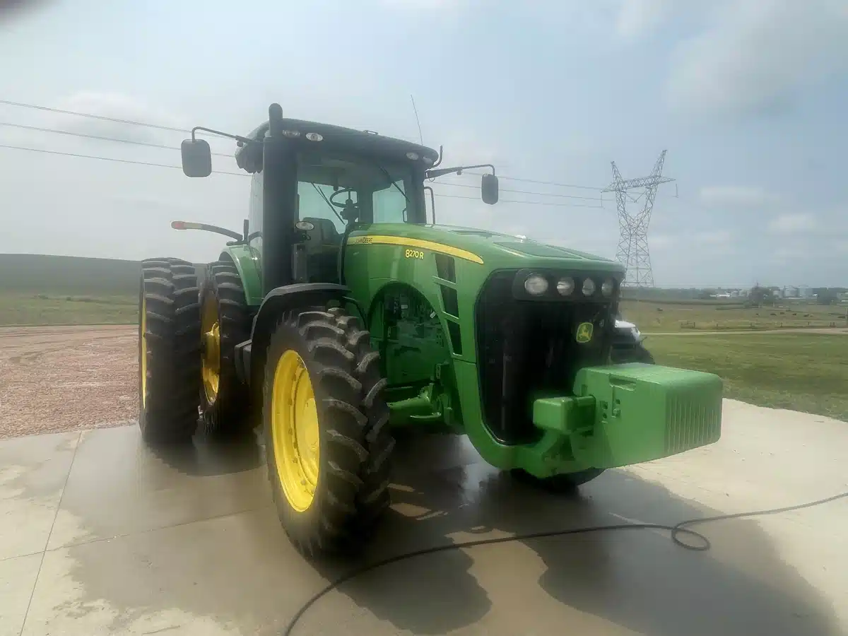 Photo de la Galerie 1 pour 2010 John Deere 8270R Tracteur
