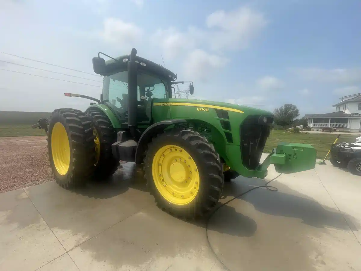 Photo de la Galerie 2 pour 2010 John Deere 8270R Tracteur