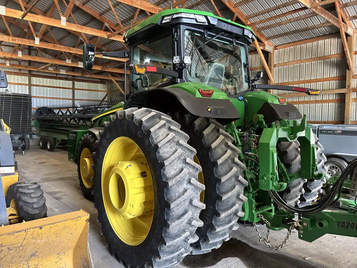 Photo de la Galerie 2 pour 2023 John Deere 8R 410 Tracteur