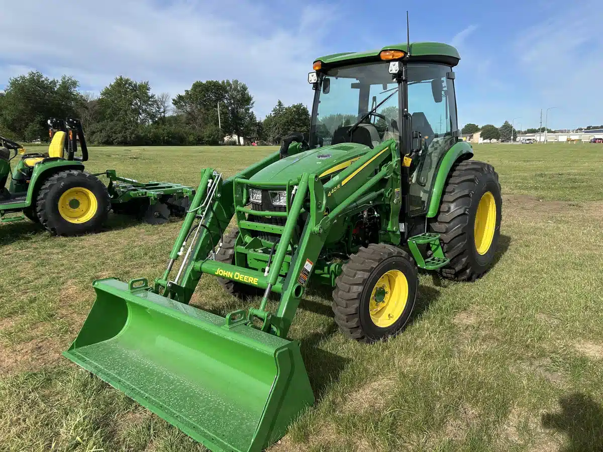 Photo de la Galerie 1 pour 2026 John Deere 4075R Tracteur