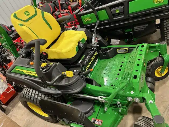 Photo de la Galerie 2 pour 2025 John Deere Z920M Tondeuse à rayon de braquage zéro
