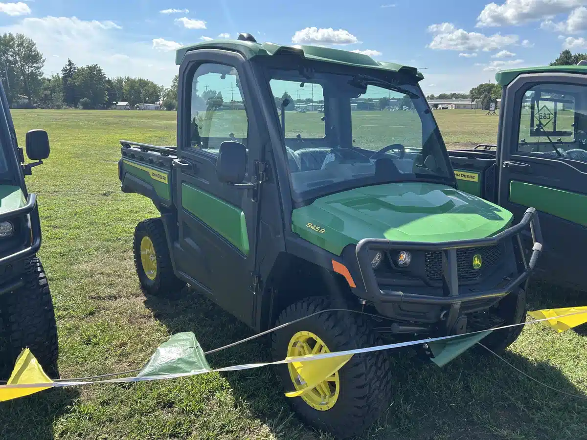 Photo de la Galerie 1 pour 2026 John Deere XUV 845R Premium Cab Véhicule utilitaire