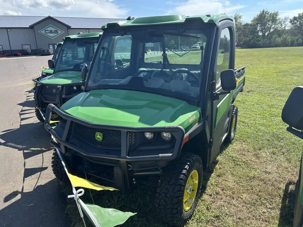 Photo de la Galerie 2 pour 2026 John Deere XUV 845R Premium Cab Véhicule utilitaire