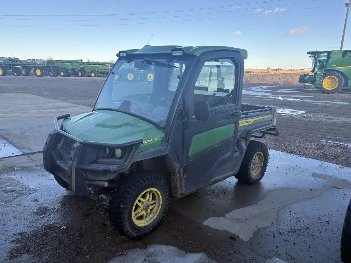Photo de la Galerie 1 pour 2023 John Deere XUV 835R Véhicule utilitaire