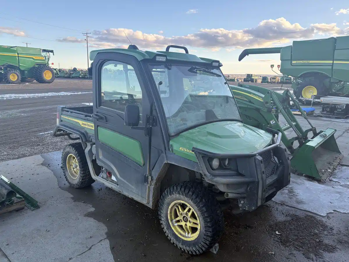 Photo de la Galerie 2 pour 2023 John Deere XUV 835R Véhicule utilitaire