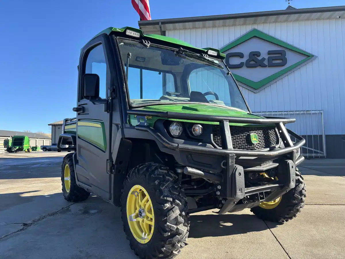 Photo de la Galerie 1 pour 2019 John Deere XUV 835R Véhicule utilitaire