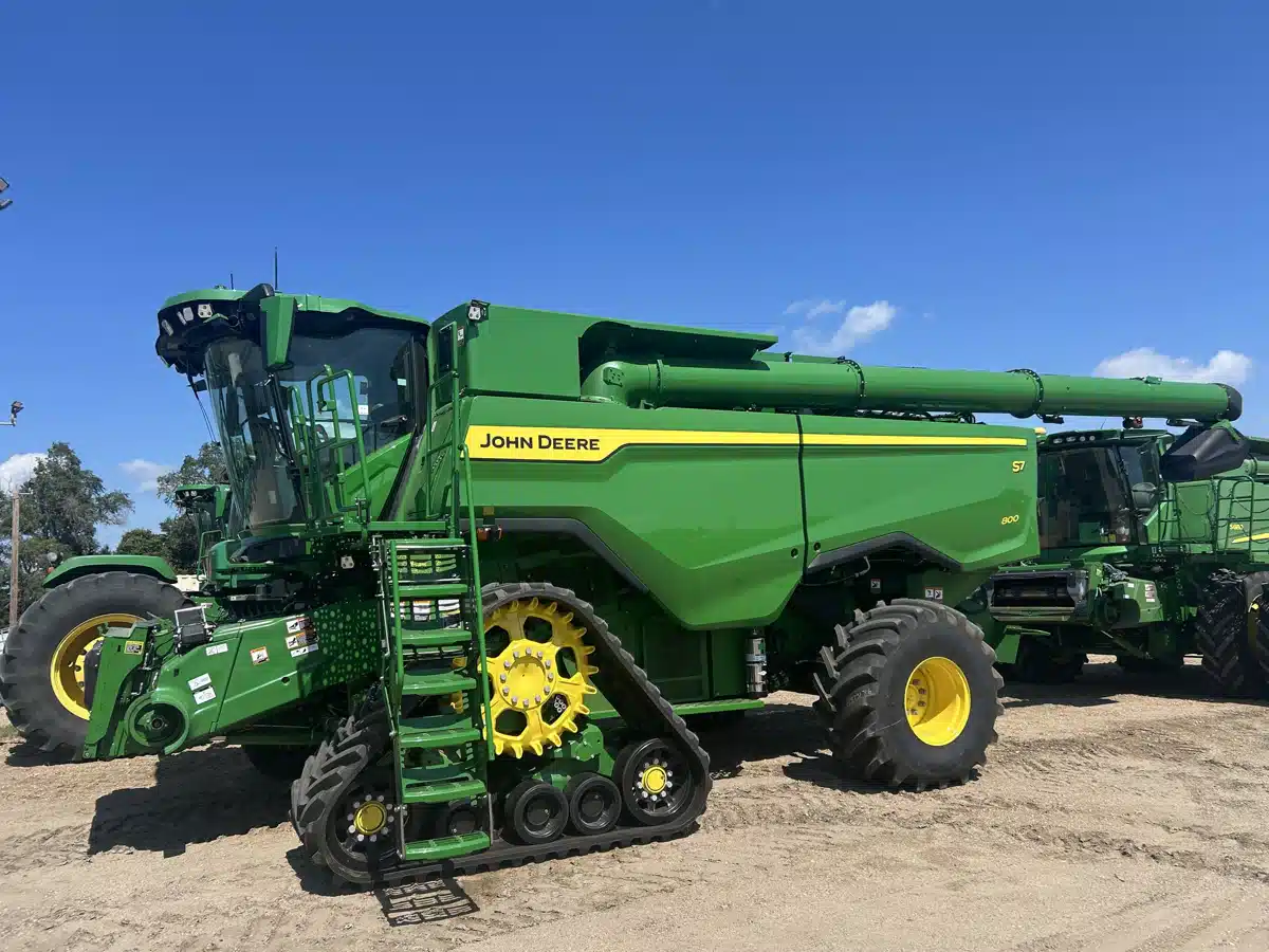 Gallery image 2 for 2026 John Deere S7 800 Combine