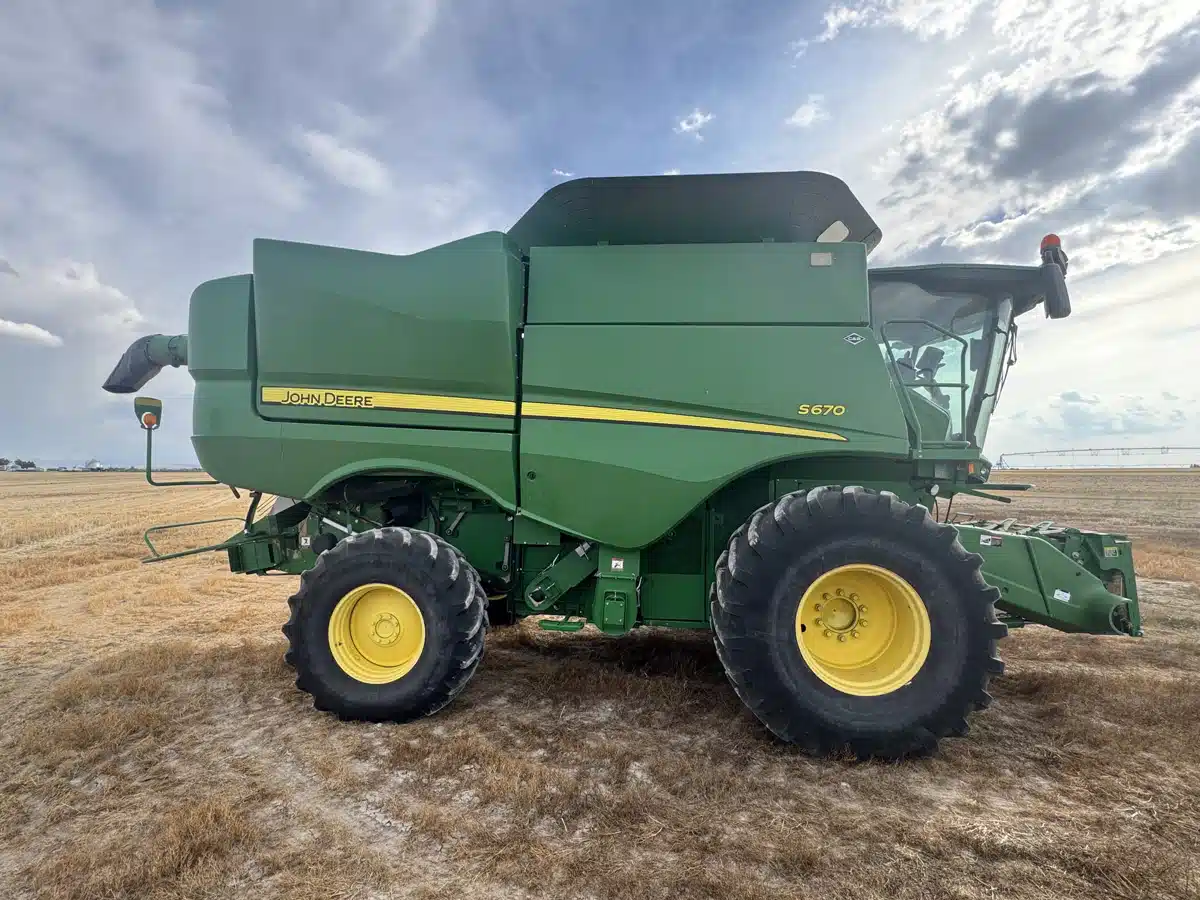 Photo de la Galerie 2 pour 2014 John Deere S670 Batteuse