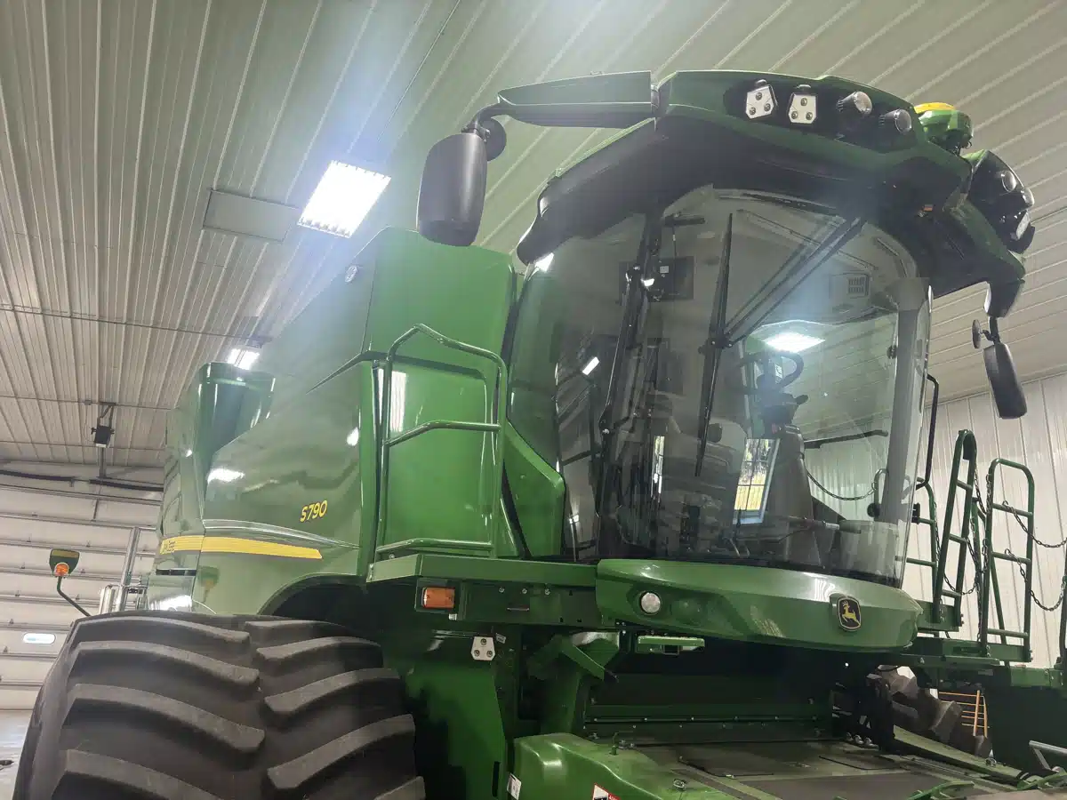 Gallery image 2 for 2024 John Deere S790 Combine