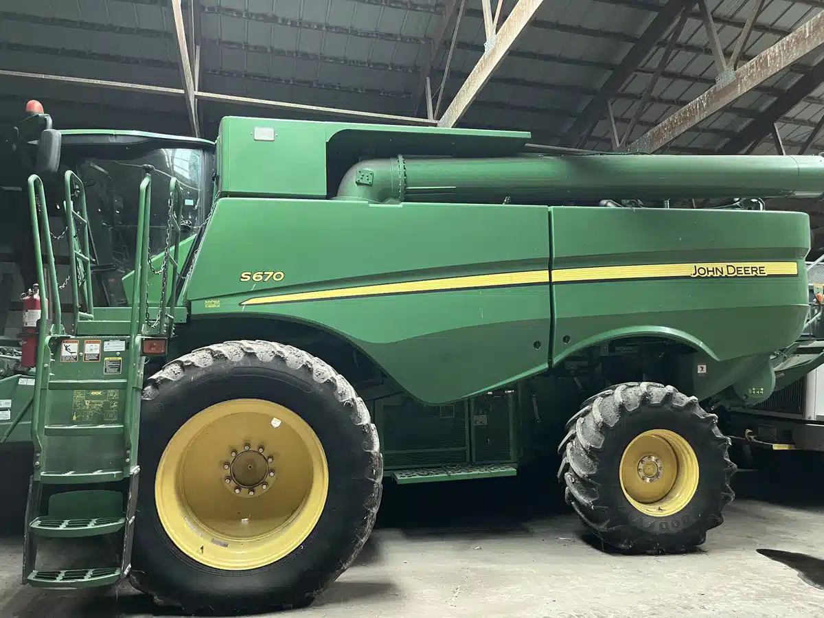 Photo de la Galerie 1 pour 2014 John Deere S670 Batteuse