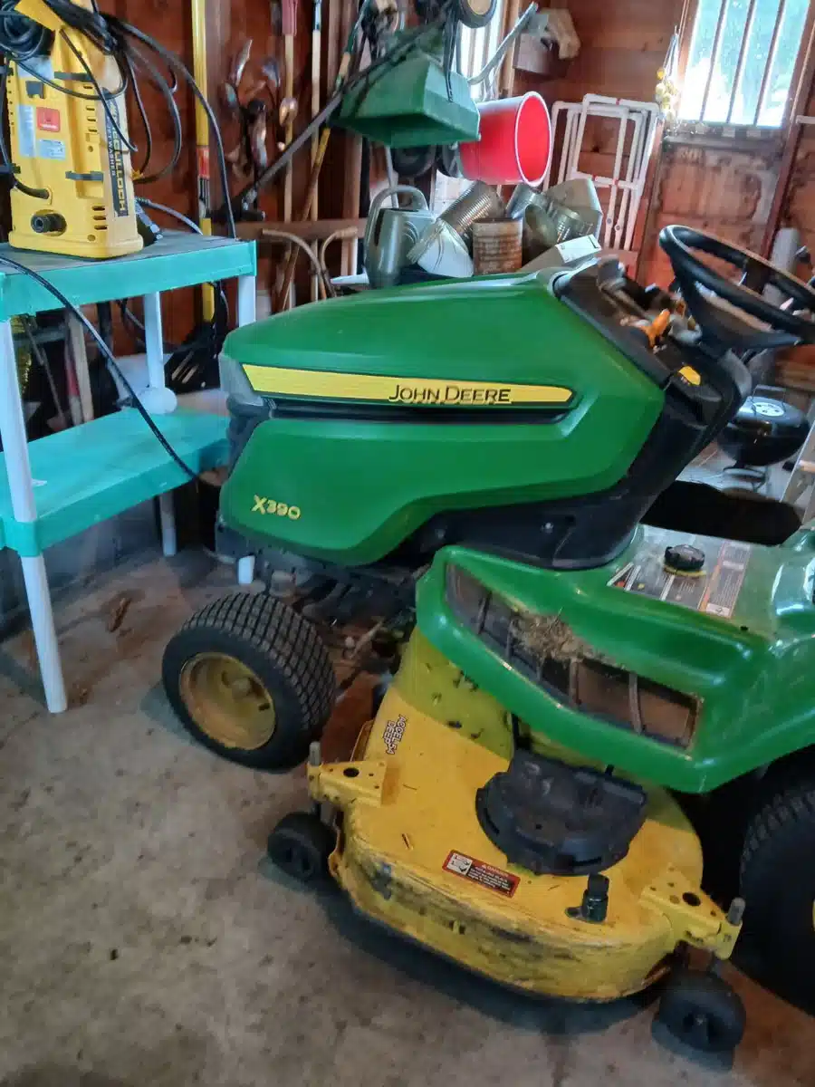Photo de la Galerie 1 pour 2017 John Deere X390 Tracteur à pelouse