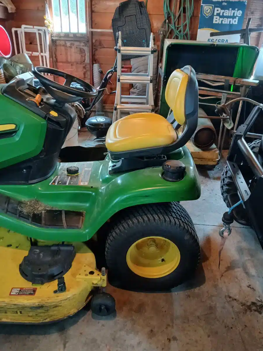Photo de la Galerie 2 pour 2017 John Deere X390 Tracteur à pelouse